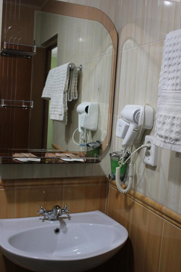 Three Dolphins Hotel Aktau  Exterior foto